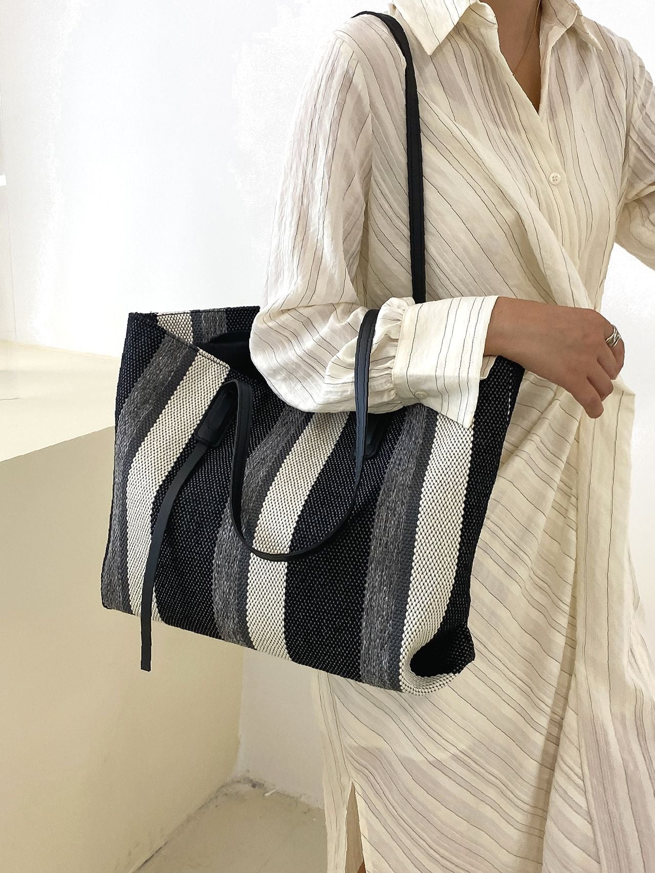 Futurecen - Striped Pattern Shoulder Tote Bag  - Women Tote Bags