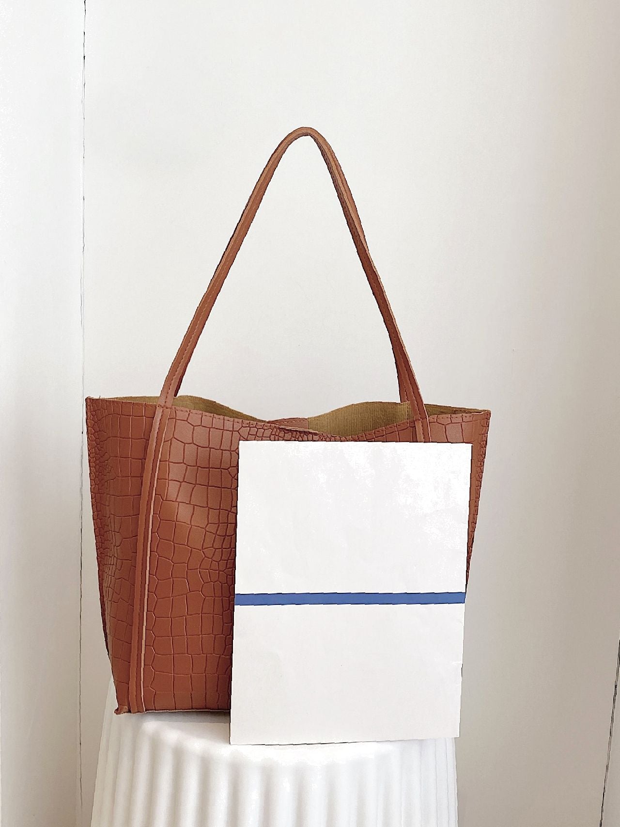 Futurecen - Crocodile Embossed Tote Bag with Inner Pouch  - Women Tote Bags