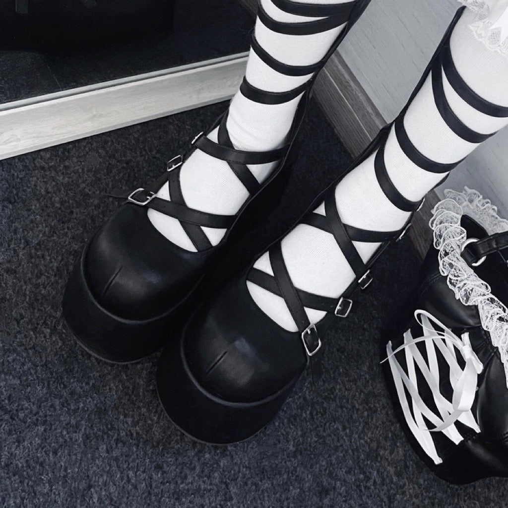 ♡ Goth Doll ♡ - Dolly Platform Shoes