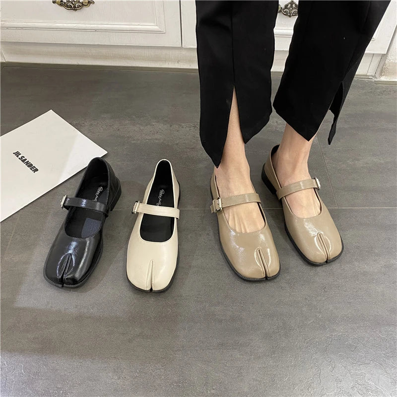 Futurecen Spring Women Sandals New Split Toe Mary Jane Flats Ladies Pumps Female Retro Vintage Girl Daily Novelty Solid Ninja Shoes