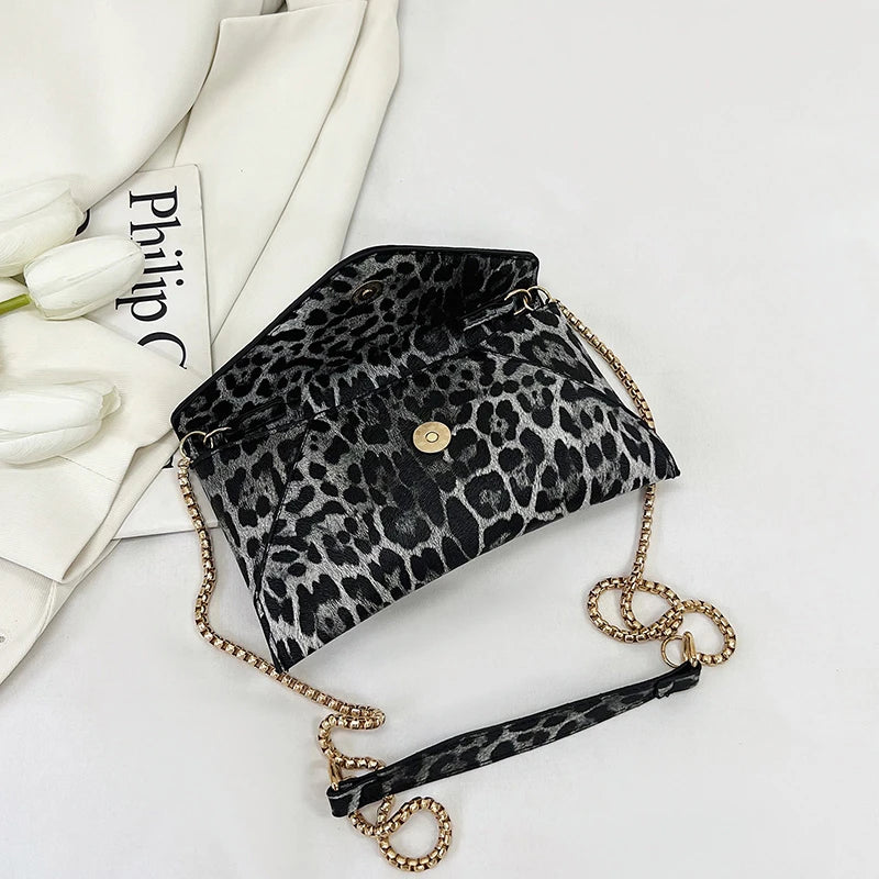 Futurecen  -  Leopard print Chain Crossbody Bag PU Leather Shoulder Side Bags for Women New Clutch Mobile Phone Purses Ladies Fashion Handbags