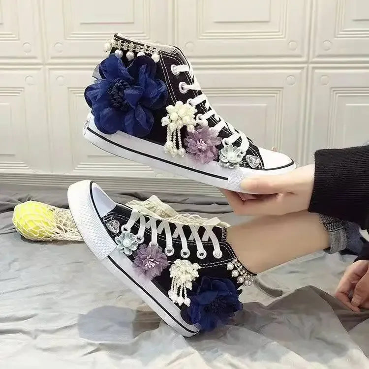 Futurecen  -  Women's Sports Shoes High-top Canvas Shoes Sweet Lace-up Shoes for Women White / Black Flowers Student Pretty Fairy Sneakers