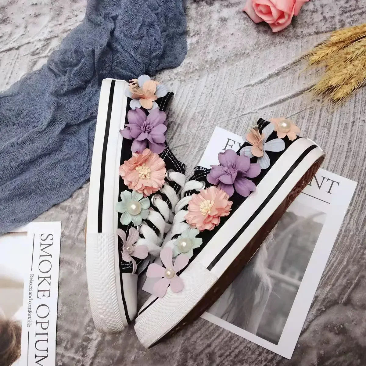 Futurecen  -  Women's Sports Shoes High-top Canvas Shoes Sweet Lace-up Shoes for Women White / Black Flowers Student Pretty Fairy Sneakers