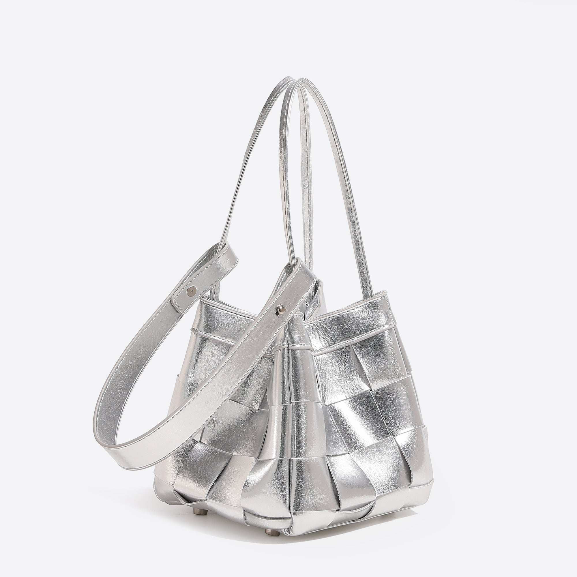 Trendy Metallic Woven Handle Bucket Bags