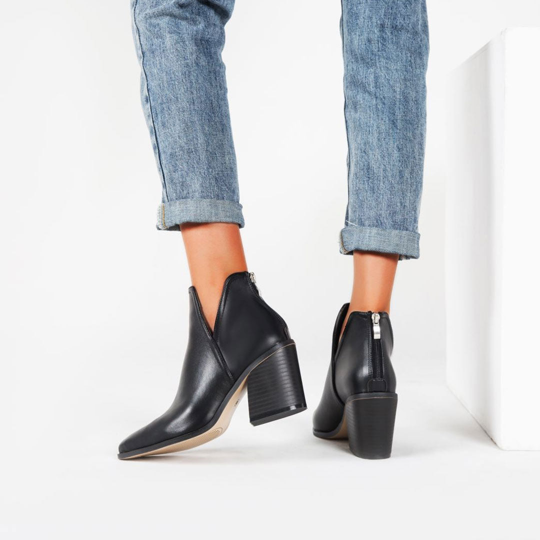 Retro Pointed Toe Notch Chunky Heel Ankle Boots - Black